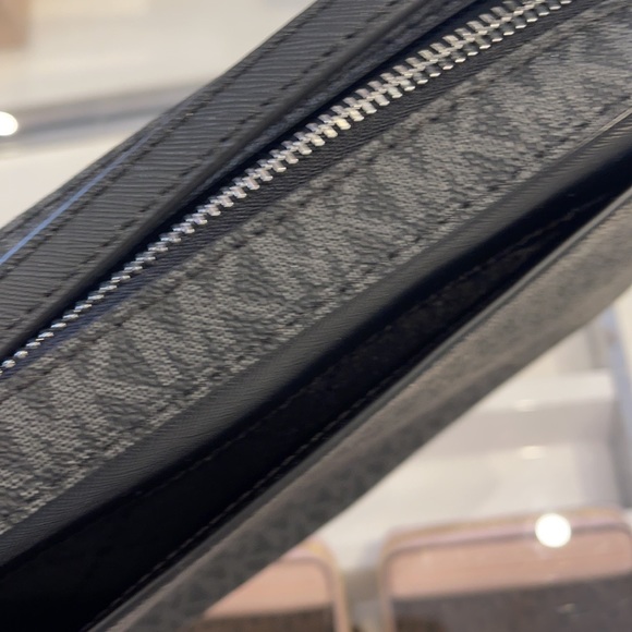 Michael Kors Jet Set Item Large East West Zip Chain MK Signature Crossbody Bag - Picture 11 of 16